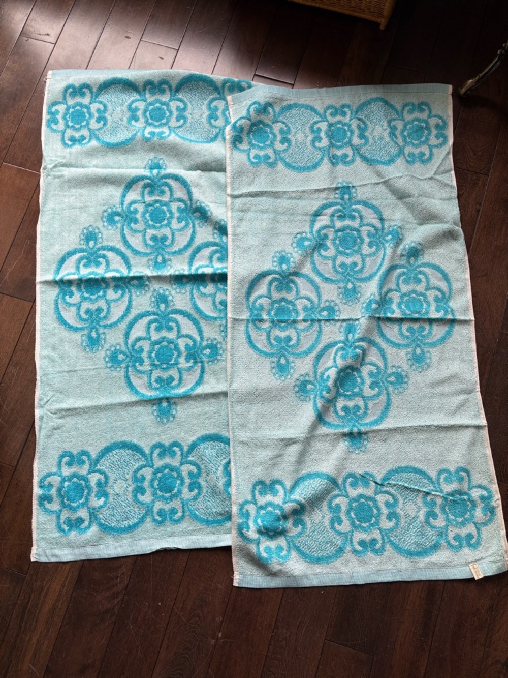 Vintage retro Turquoise Floral Pattern Bath Towels - Unbranded 💯 %cotton